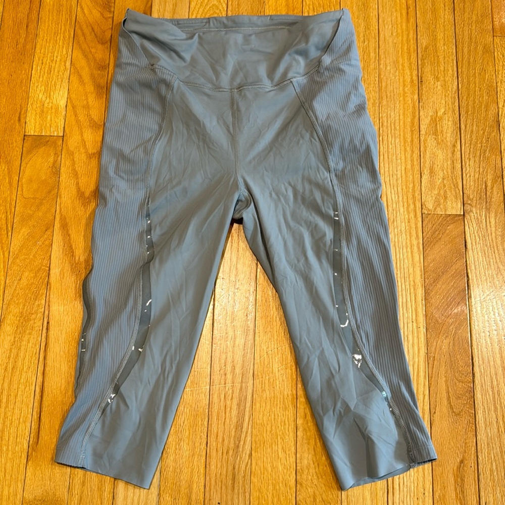 Lululemon cropped grey leggings